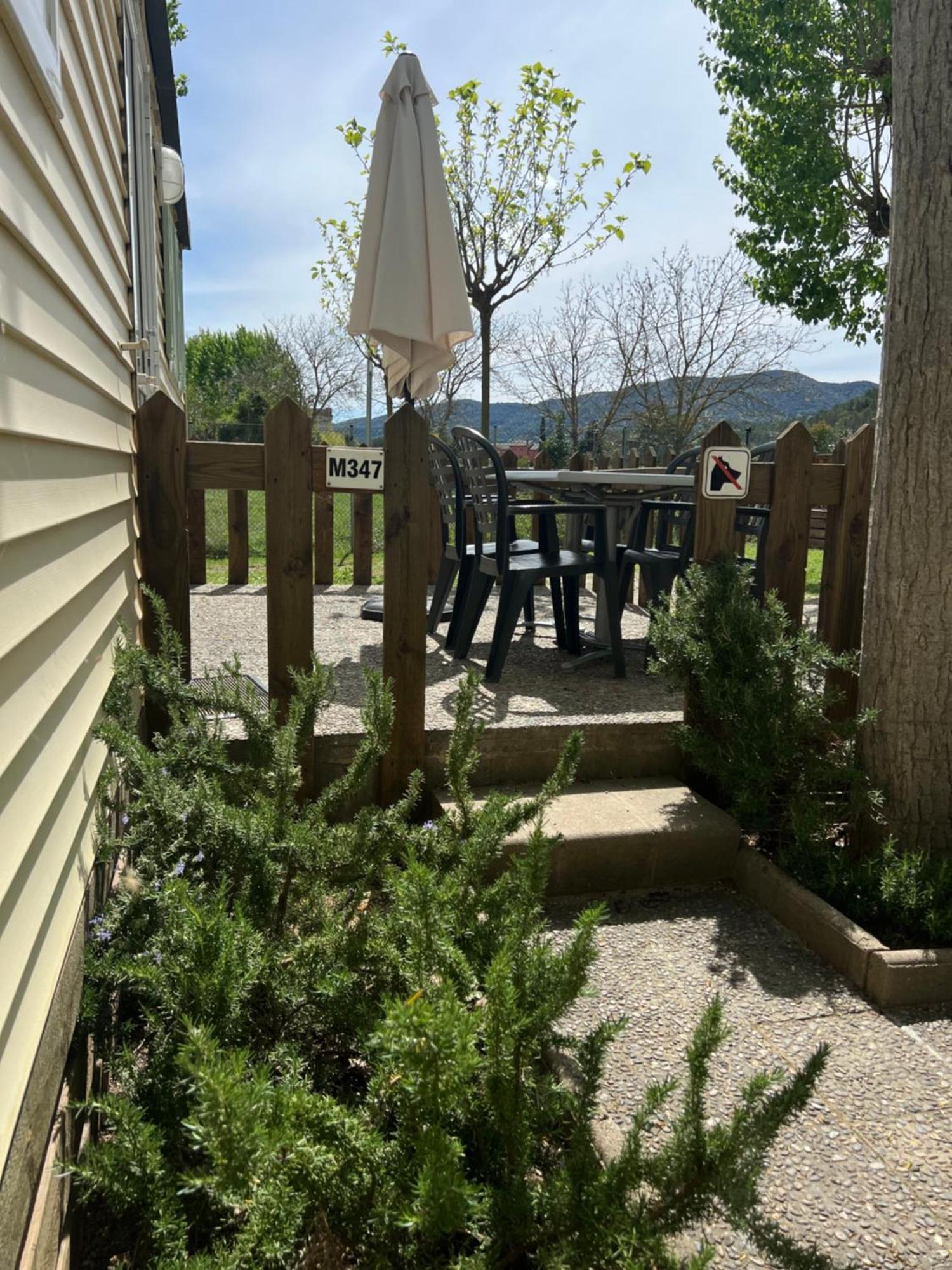 Camping Bungalow El Llac De Banyoles Porqueres Cameră foto