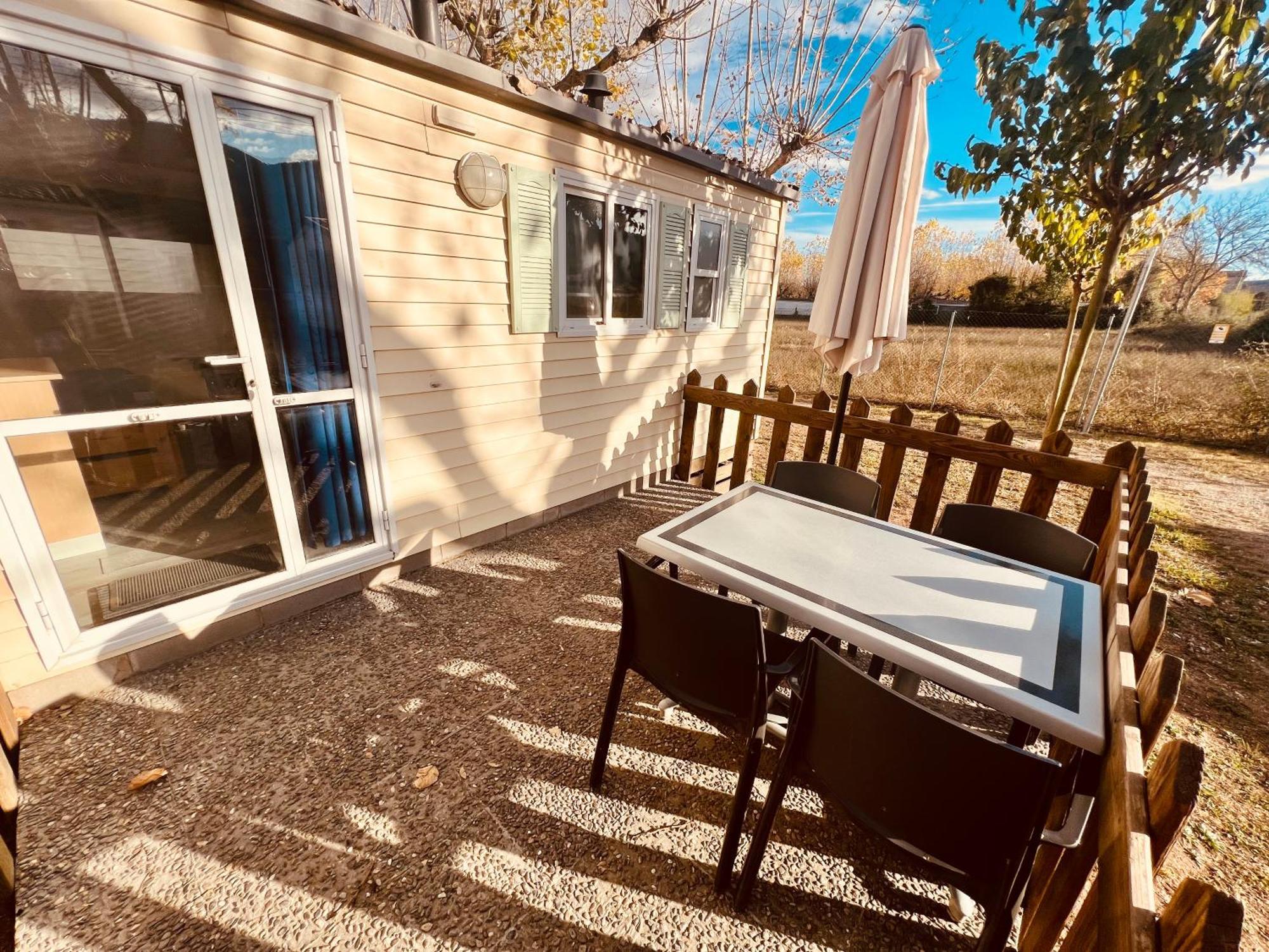 Camping Bungalow El Llac De Banyoles Porqueres Cameră foto